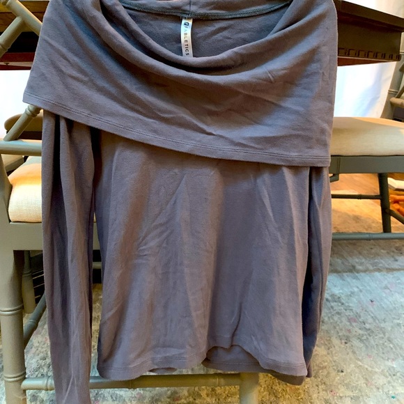 Women’s Sweater - Picture 1 of 4